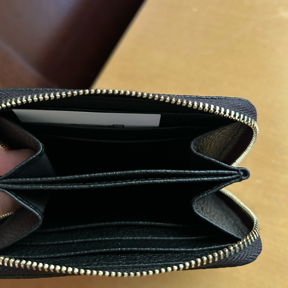 Patent of Heart Zip Around Wallet - Picture 9 of 9